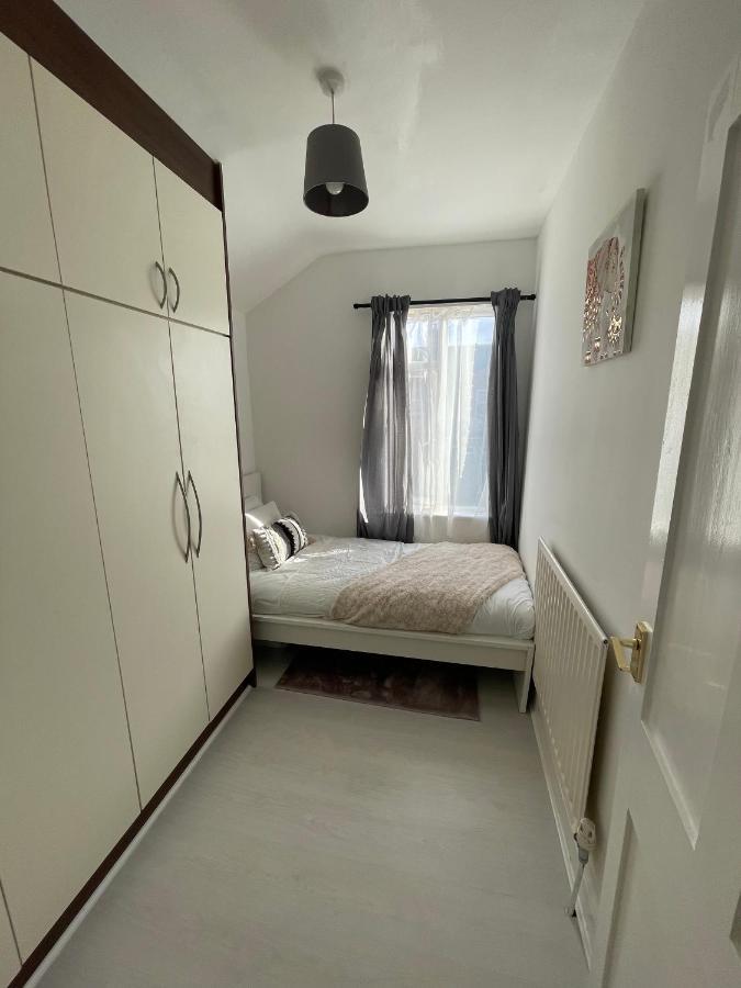 Home Sweet Home In Rg1 With Free Parking Reading Kültér fotó